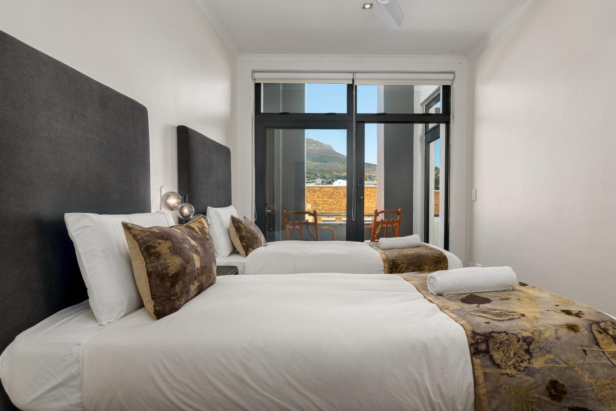Hip Hop Plaza 205 Apartment *
